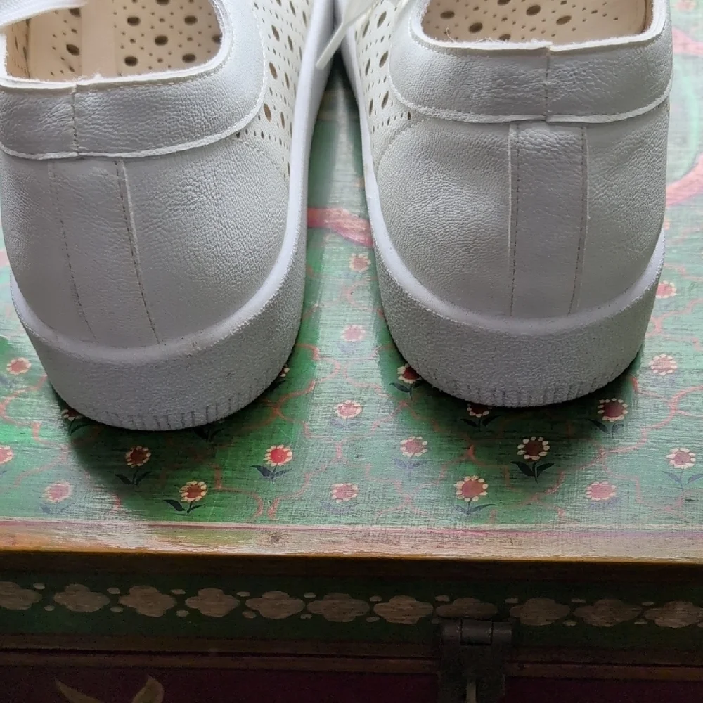 DV by Dolce Vita White Laser-Cut Sneakers with Gold Bee Charms